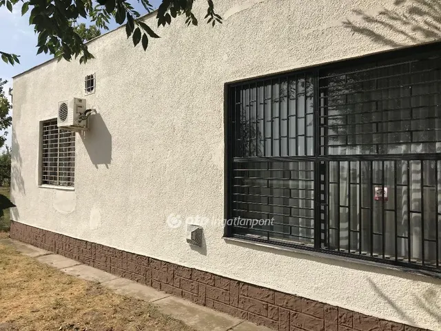 Eladó kereskedelmi és ipari ingatlan Cibakháza 167 nm