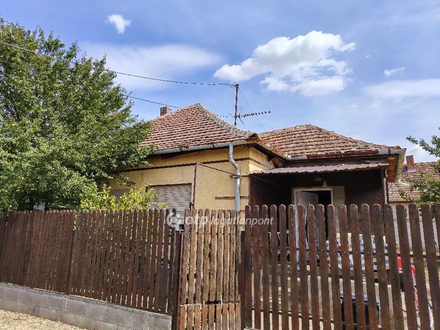 Eladó ház Kengyel 75 nm