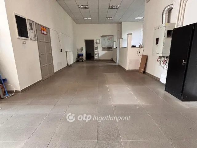 Eladó kereskedelmi és ipari ingatlan Szolnok 113 nm