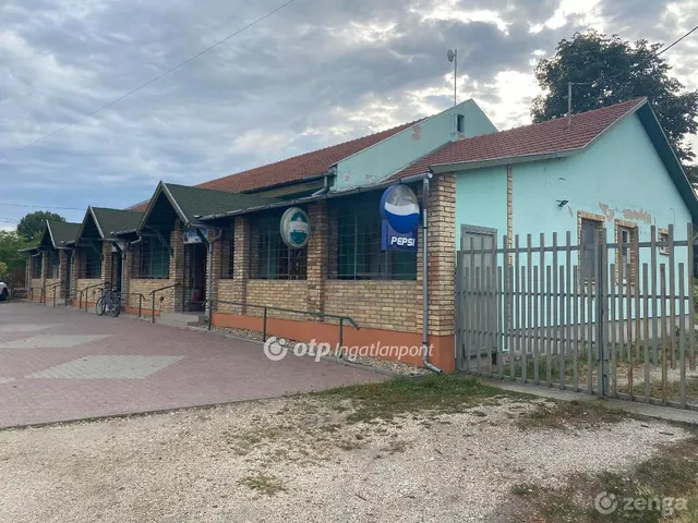 Eladó kereskedelmi és ipari ingatlan Újszilvás 320 nm