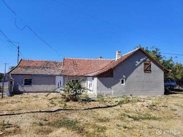 Eladó ház Kenderes 120 nm