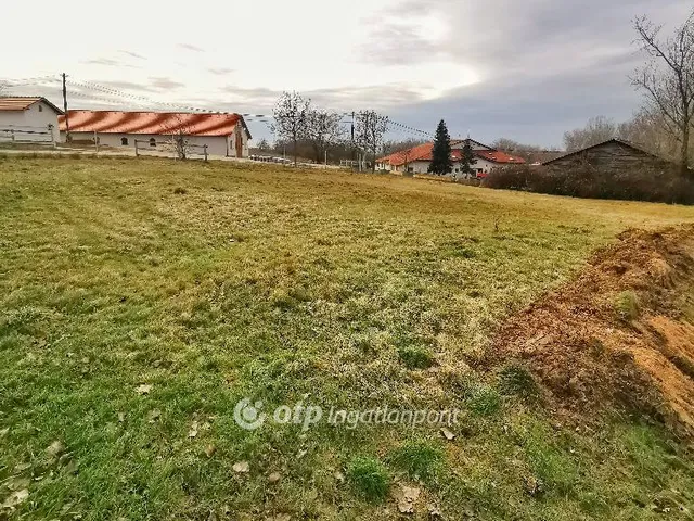 Eladó telek Sukoró, nyugodt 900 nm