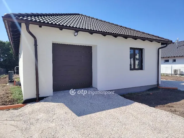 Eladó ház Velence, Családi házas 134 nm