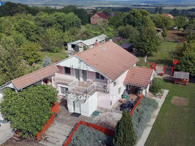 Eladó ház Zámoly 180 nm