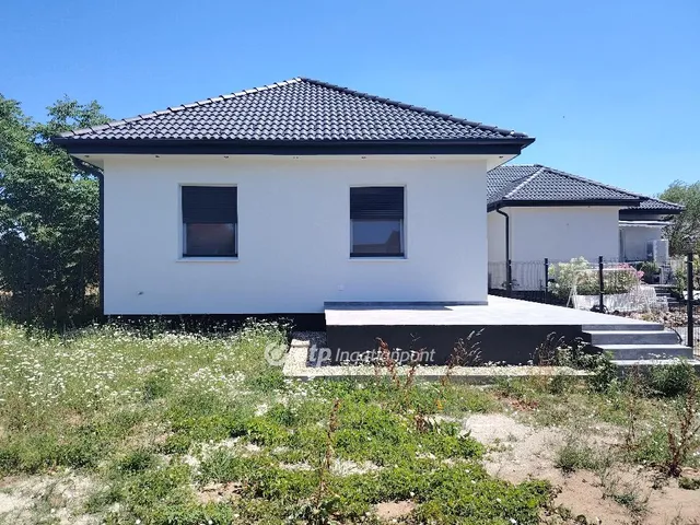 Eladó ház Velence, Jó közlekedés 80 nm