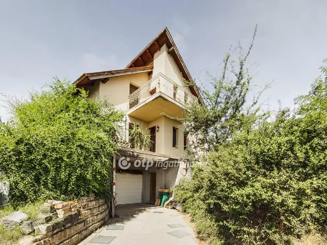 Eladó ház Nadap, Csendes, zöld, panorámás 200 nm