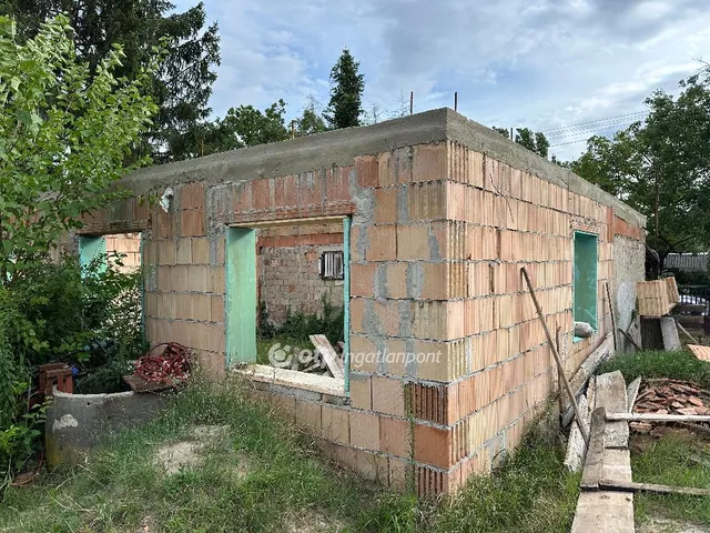 Eladó telek Kulcs 725 nm