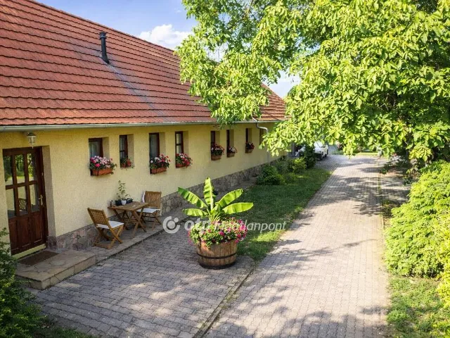 Eladó ház Vértesboglár 190 nm