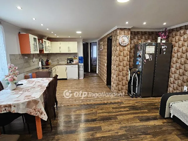 Eladó ház Vál 81 nm