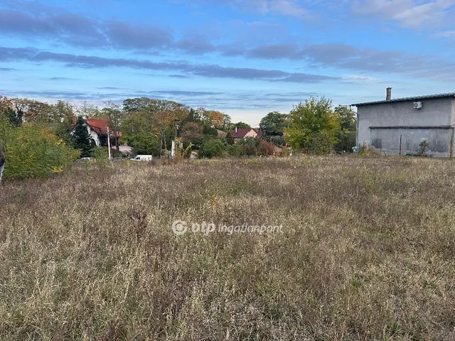 Eladó telek Rácalmás 700 nm