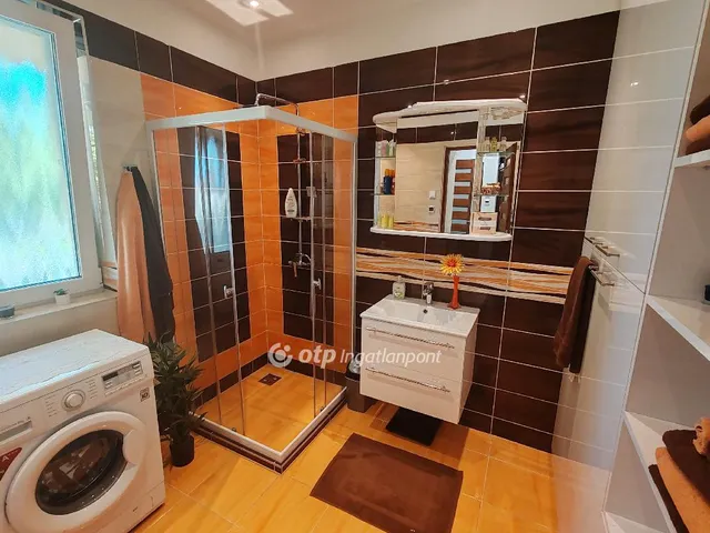 Eladó ház Kápolnásnyék 210 nm