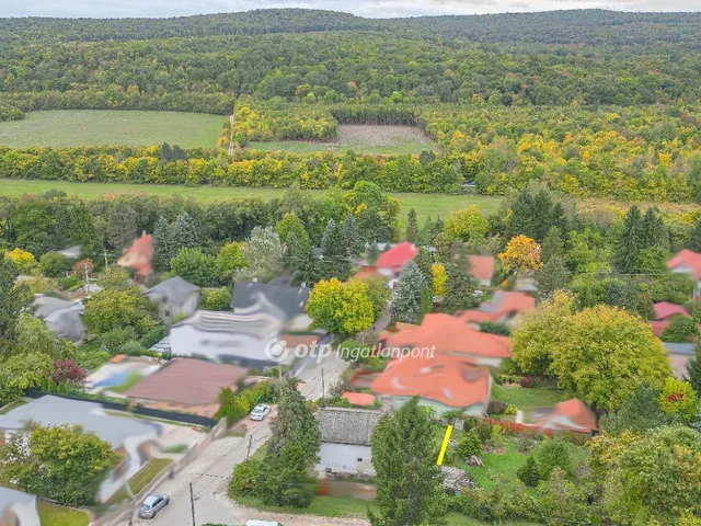 Eladó telek Remeteszőlős 379 nm