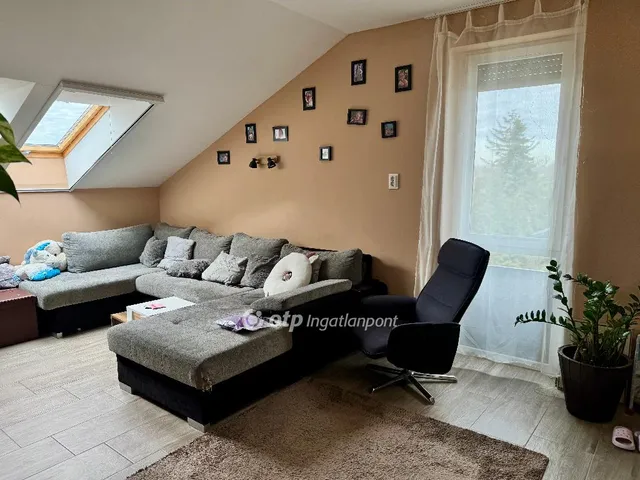 Eladó lakás Szabadbattyán 81 nm