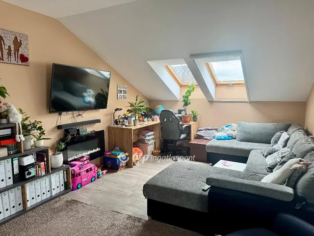 Eladó lakás Szabadbattyán 81 nm