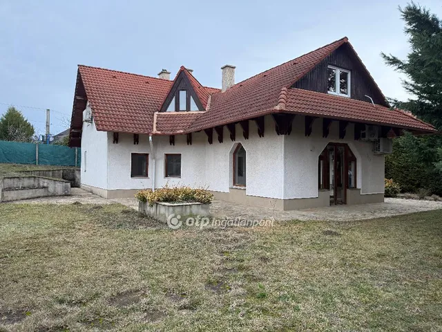 Eladó ház Székesfehérvár, Öreghegy 290 nm