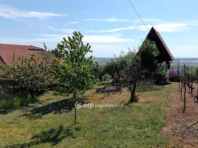 Eladó telek Pákozd 845 nm