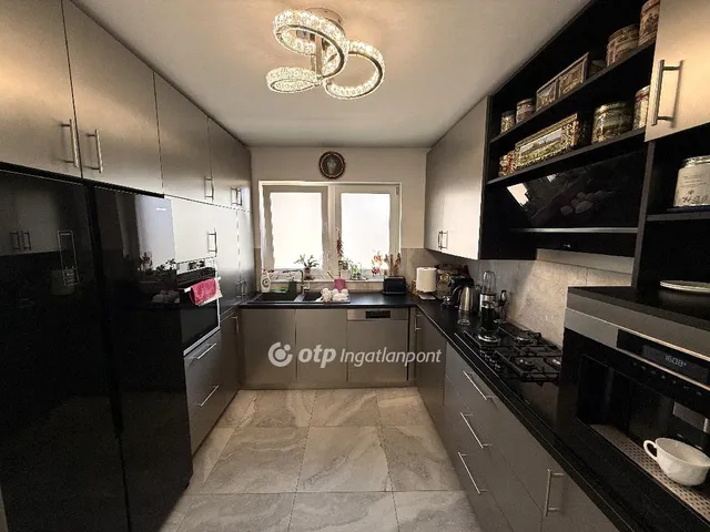 Eladó ház Budapest II. kerület 385 nm