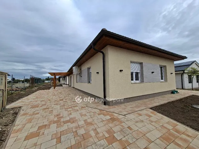 Eladó ház Kulcs 130 nm