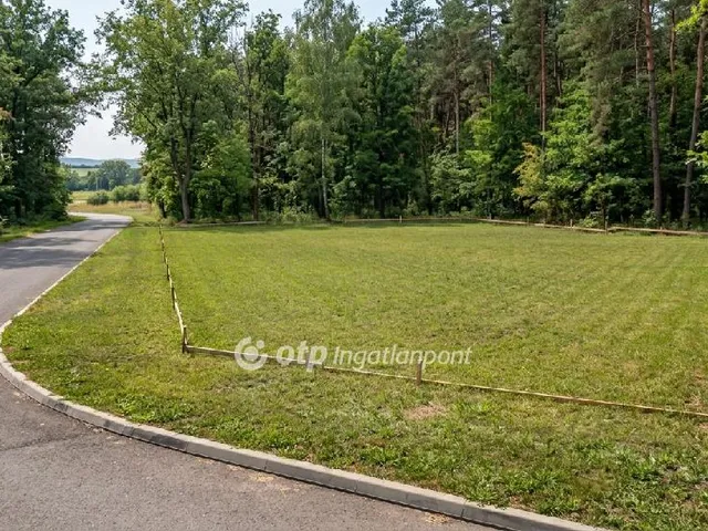 Eladó telek Sárkeresztes 400 nm