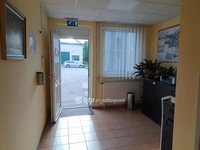 Eladó kereskedelmi és ipari ingatlan Paks, Ipartelep 1732 nm