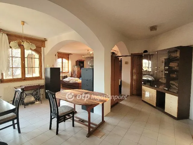 Eladó ház Szentendre, Pismány 267 nm