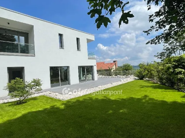 Eladó ház Budapest II. kerület, Budaliget 353 nm