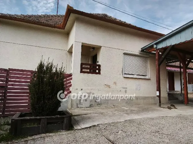 Eladó ház Kartal 235 nm