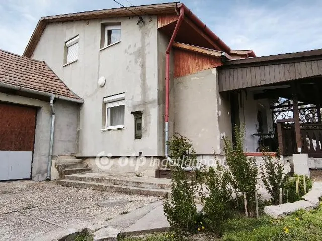 Eladó ház Kartal 272 nm