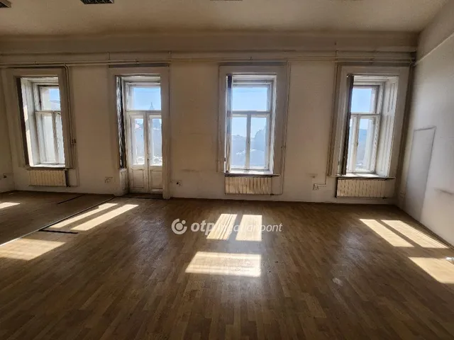 Eladó ház Budapest V. kerület 1391 nm