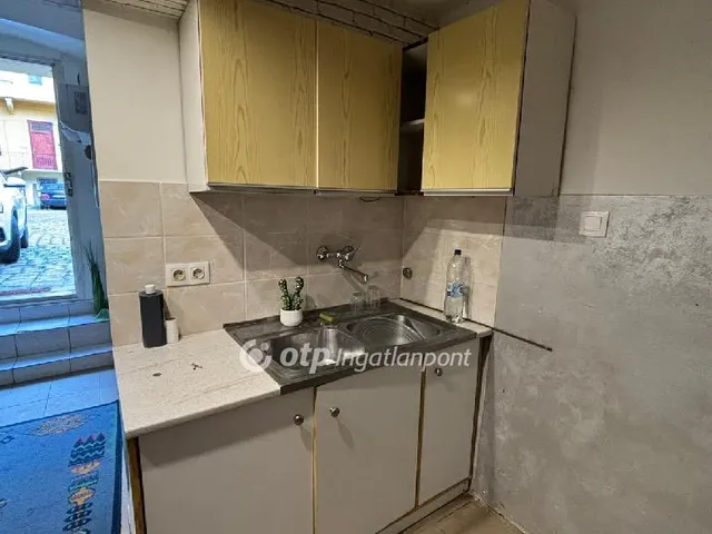 Eladó lakás Budapest VI. kerület 17 nm