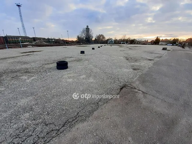 Eladó kereskedelmi és ipari ingatlan Szentes, Vasútállomás 7856 nm