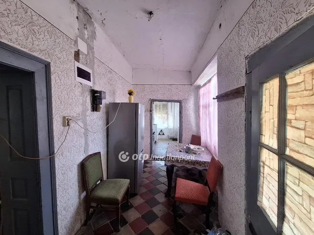 Eladó ház Almáskamarás, város széle 90 nm