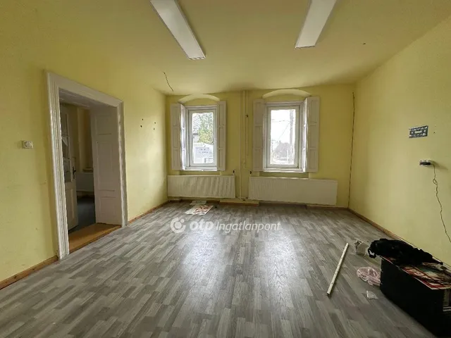 Eladó kereskedelmi és ipari ingatlan Szentes 267 nm