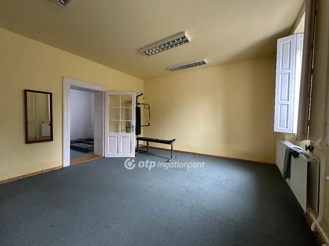 Eladó kereskedelmi és ipari ingatlan Szentes 267 nm