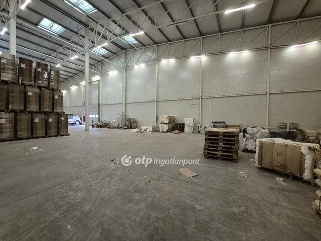 Eladó kereskedelmi és ipari ingatlan Szentes 1174 nm
