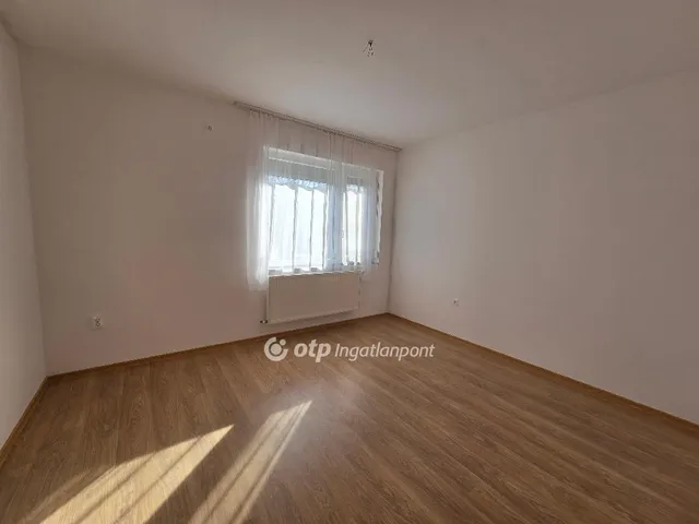 Eladó lakás Szentes, Kertváros 37 nm