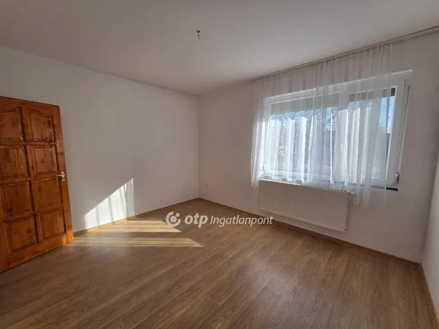 Eladó lakás Szentes, Kertváros 37 nm