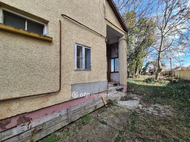 Eladó kereskedelmi és ipari ingatlan Szentes 74 nm