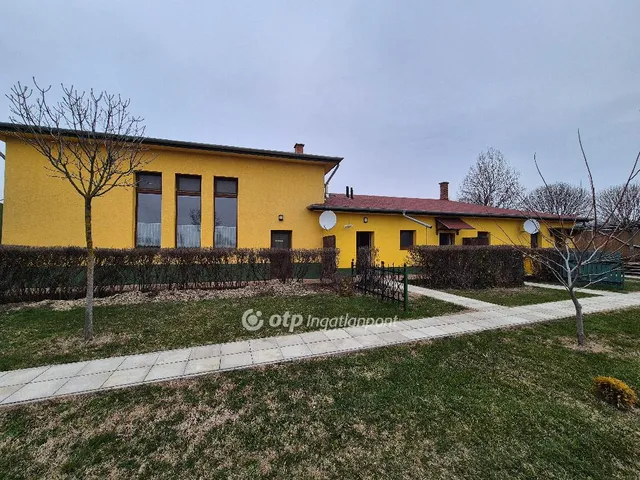 Eladó lakás Szentes 233 nm