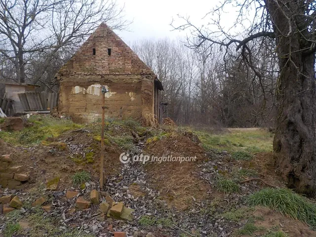 Eladó telek Csombárd 1394 nm