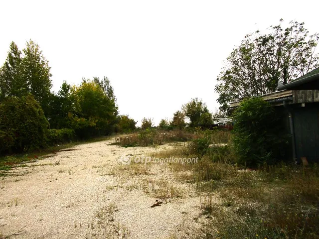 Eladó telek Balatonszárszó 3410 nm