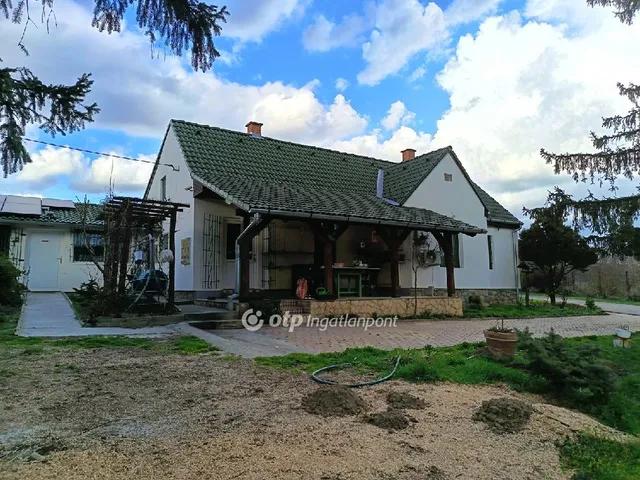 Eladó ház Felsőmocsolád 150 nm