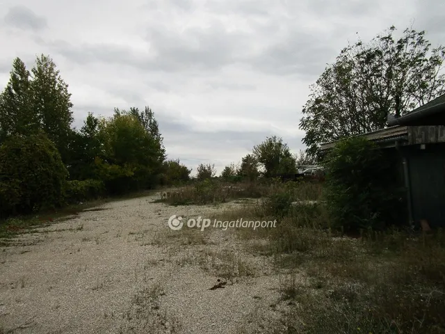 Eladó telek Balatonszárszó 3410 nm