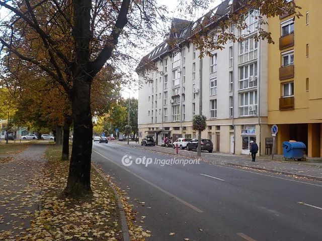 Eladó kereskedelmi és ipari ingatlan Kaposvár 44 nm