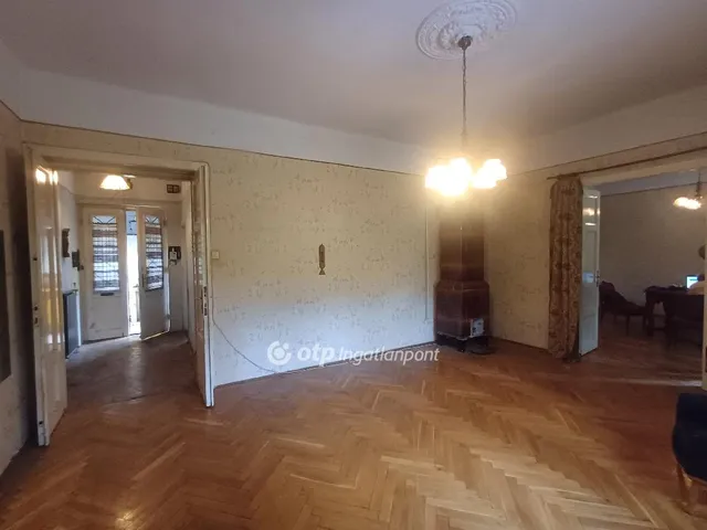 Eladó ház Budapest X. kerület, Gyárdűlő 200 nm