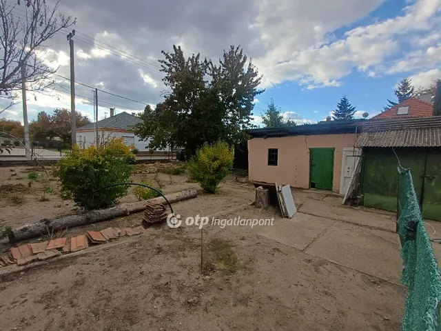 Eladó telek Üllő 320 nm