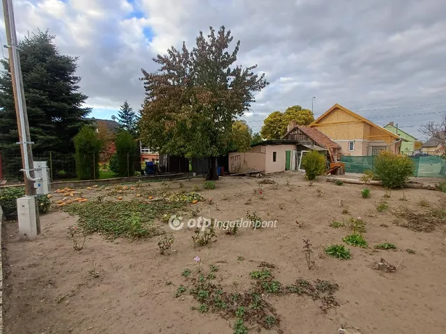 Eladó telek Üllő 320 nm