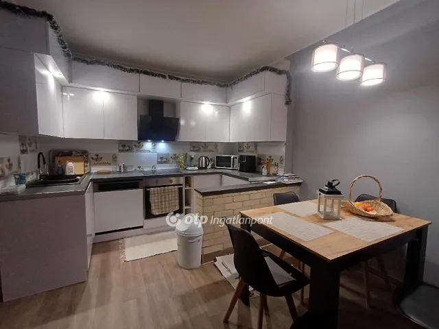 Eladó lakás Dunaújváros 47 nm