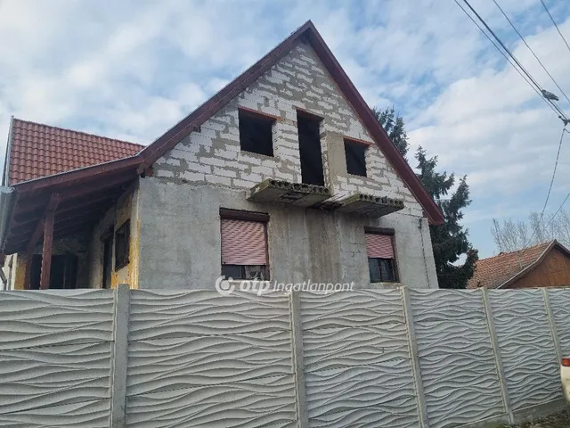 Eladó ház Tass 150 nm