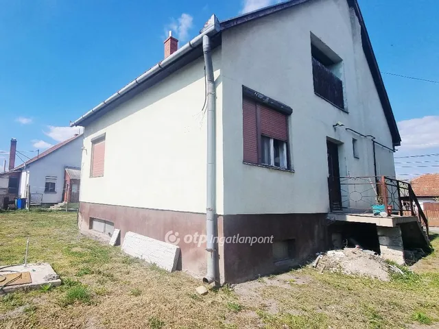 Eladó ház Tass 100 nm
